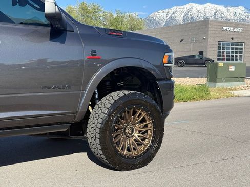 Used 2022 RAM 2500 Laramie AWD/4WD image 4