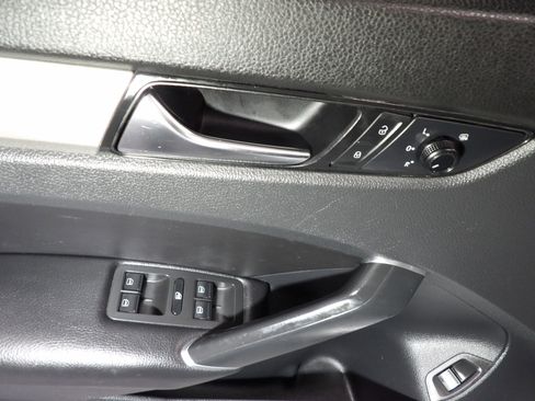 Used 2021 Volkswagen Passat 2.0T SE image 9