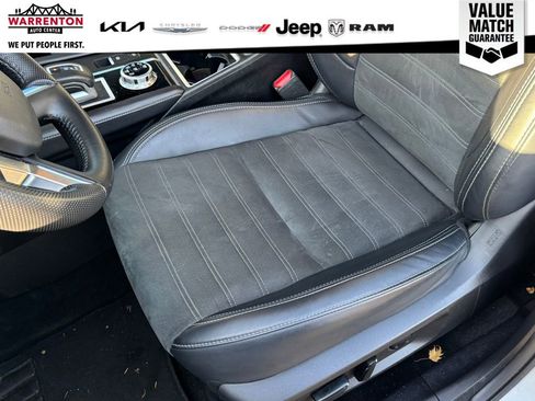 Used 2024 Mitsubishi Outlander SE image 16