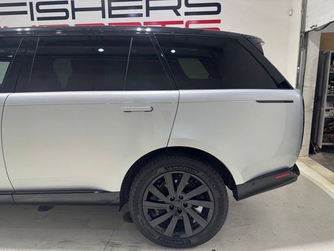 Used 2024 Land Rover Range Rover Long Wheelbase SE AWD/4WD image 4