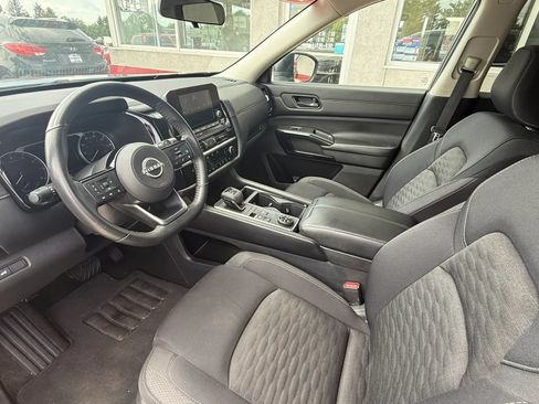 Used 2023 Nissan Pathfinder SV w/ SV Premium Package AWD/4WD image 9