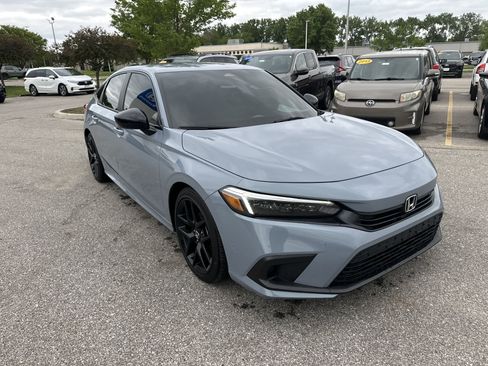Used 2024 Honda Civic Sport image 2