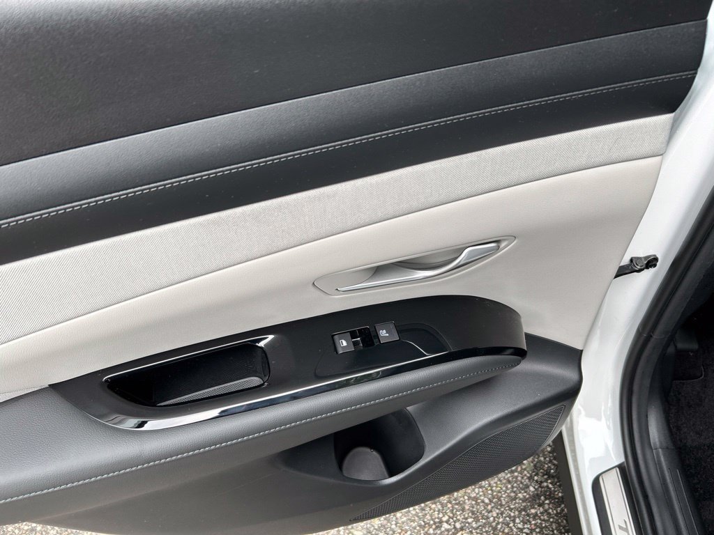 Used 2025 Hyundai Tucson Limited FWD image 27