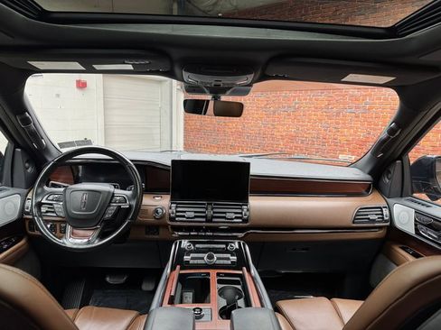 Used 2023 Lincoln Navigator L Reserve image 12