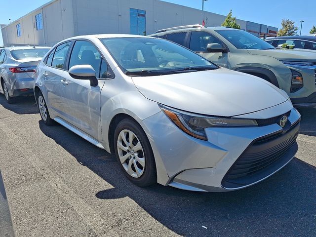 Used 2024 Toyota Corolla LE FWD image 3