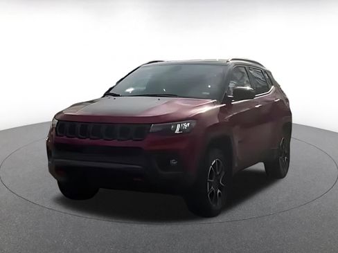 Used 2025 Jeep Compass Trailhawk AWD/4WD image 7