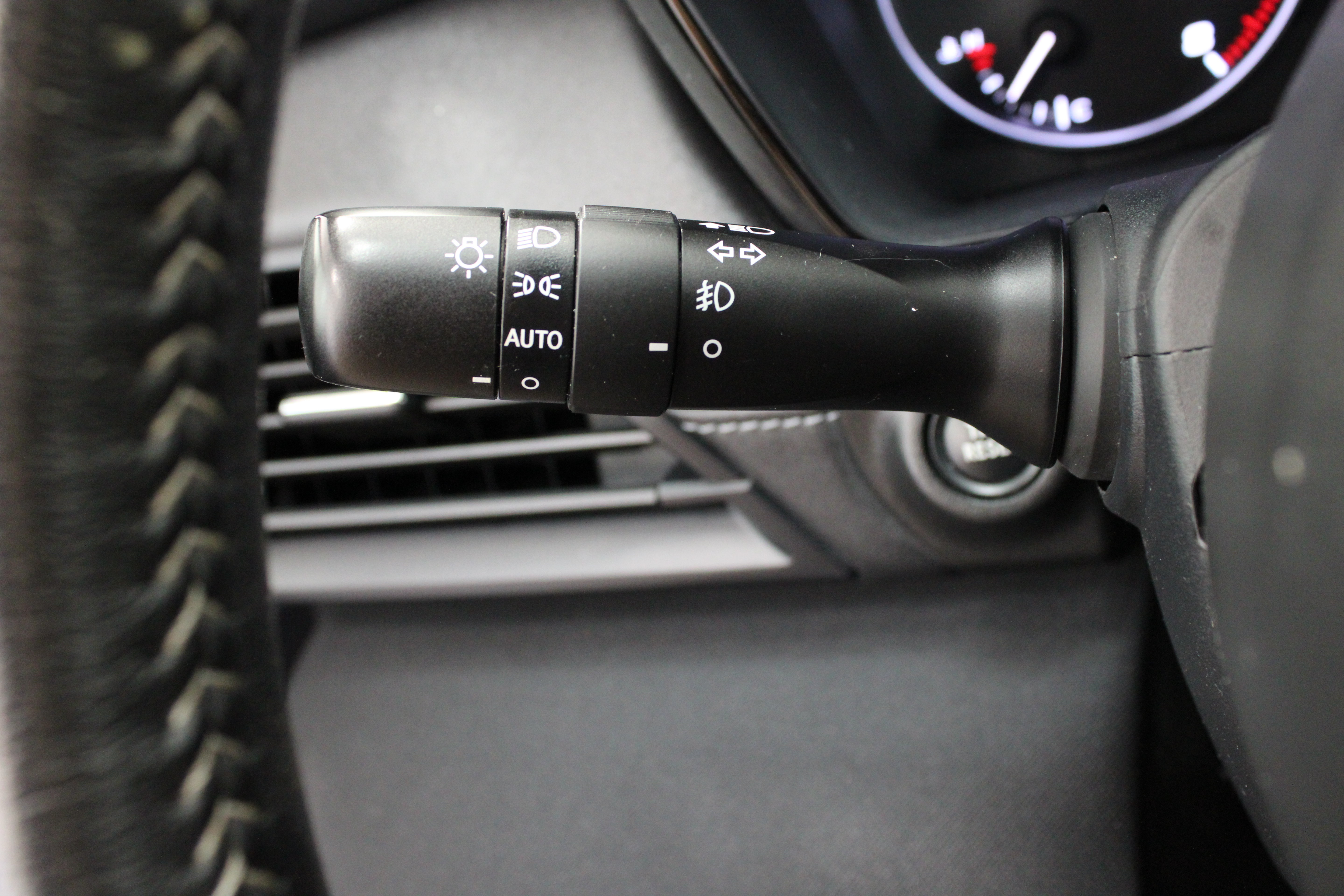 Used 2025 Subaru Outback Premium AWD/4WD image 25