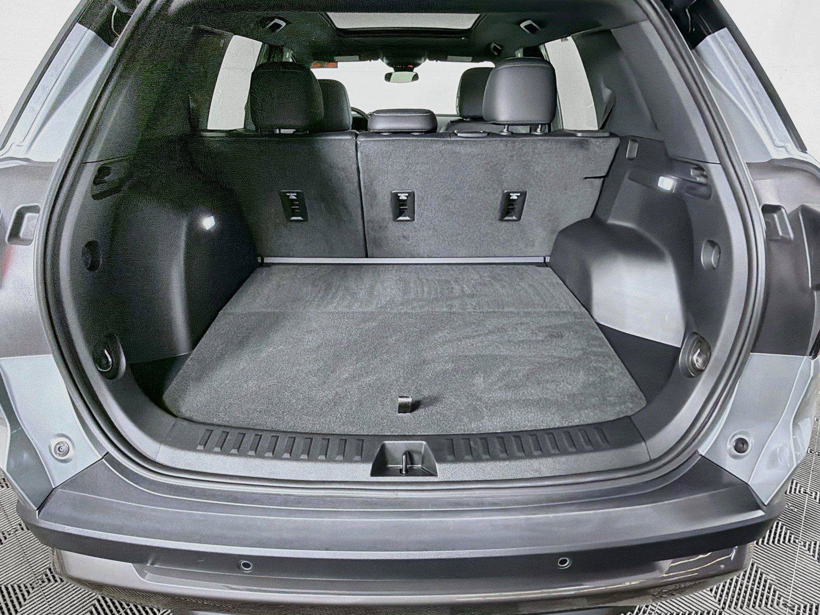 Used 2025 GMC Terrain Elevation w/ Elevation Premium Package AWD/4WD image 14
