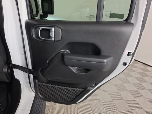 Used 2023 Jeep Gladiator Sport AWD/4WD image 44