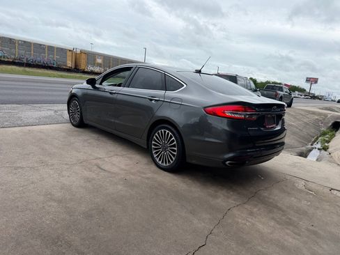Used 2017 Ford Fusion SE w/ Fusion SE Technology Package AWD/4WD image 17