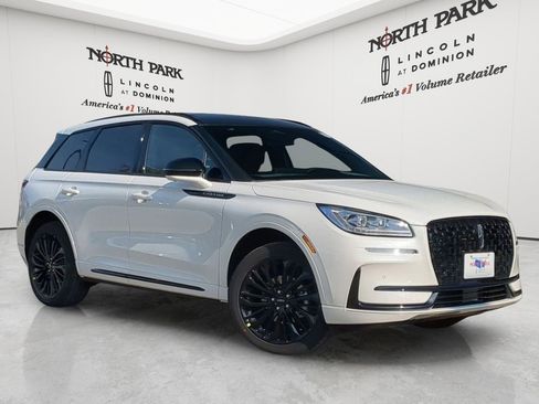 New 2026 Lincoln Corsair Reserve w/ Jet Appearance Package FWD image 1