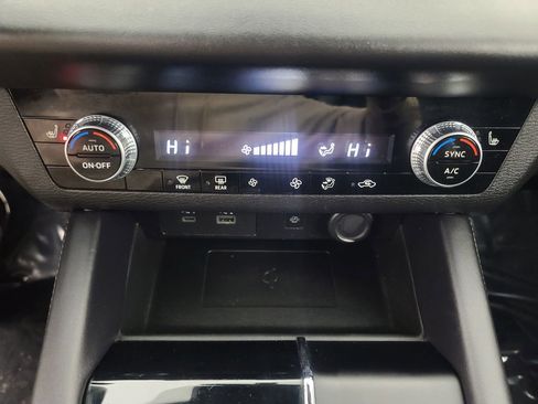 Used 2024 Mitsubishi Outlander SE image 32