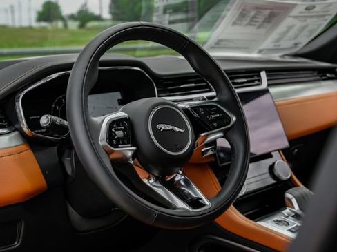 Used 2026 Jaguar F-PACE R-Dynamic S AWD/4WD image 19