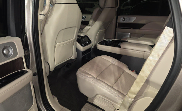 Used 2020 Lincoln Navigator Reserve w/ Luxury Package RWD image 4