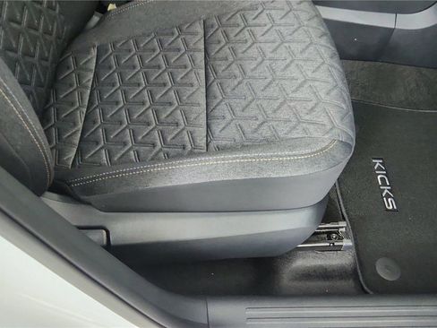 Used 2025 Nissan Kicks SV image 25