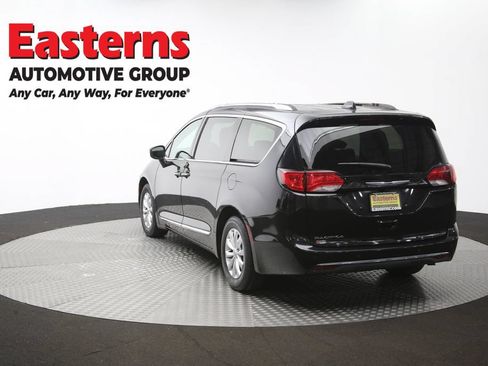 Used 2019 Chrysler Pacifica Touring-L FWD image 64