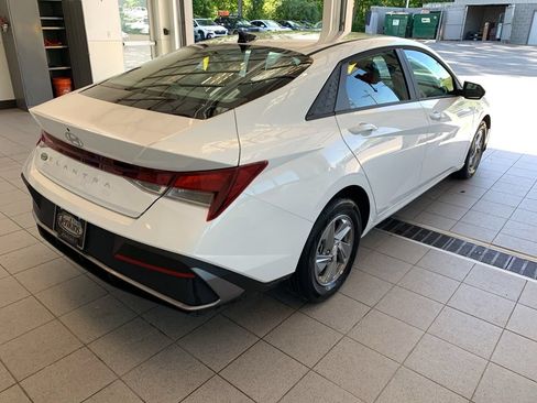 New 2026 Hyundai Elantra SE FWD image 8