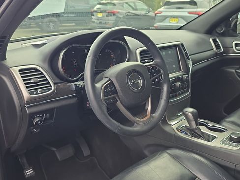 Used 2018 Jeep Grand Cherokee Limited AWD/4WD image 15