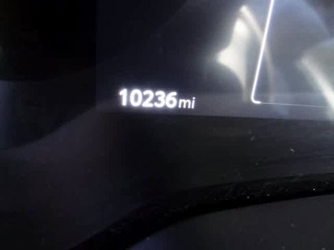 Used 2025 Toyota Corolla Cross XLE image 10