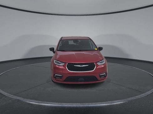 Certified 2024 Chrysler Pacifica Touring-L FWD image 6