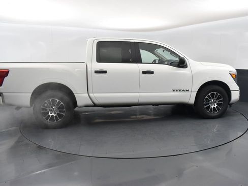 Used 2022 Nissan Titan SV image 8