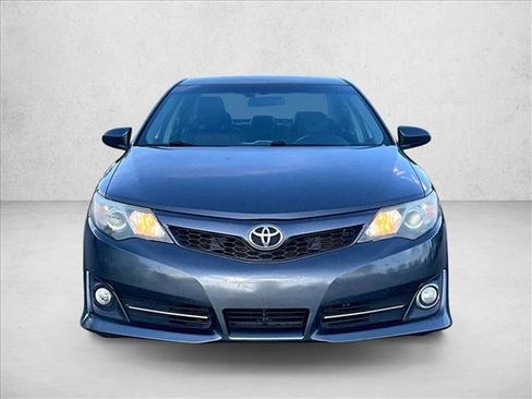 Used 2014 Toyota Camry SE image 3
