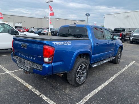 Used 2017 Toyota Tacoma TRD Sport w/ Premium & Technology Package AWD/4WD image 3
