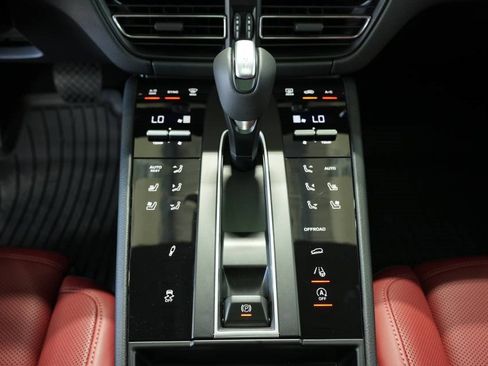 New 2025 Porsche Macan image 23