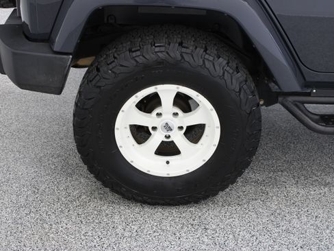 Used 2017 Jeep Wrangler Unlimited Sahara w/ Quick Order Package 24E Chief AWD/4WD image 6