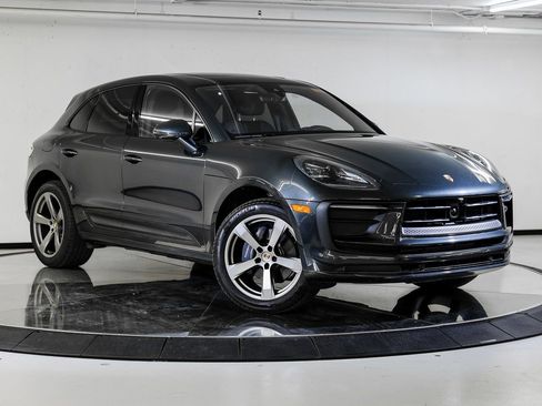 Certified 2025 Porsche Macan image 9