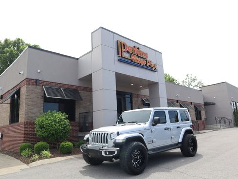 Used 2022 Jeep Wrangler Unlimited Sahara AWD/4WD image 37