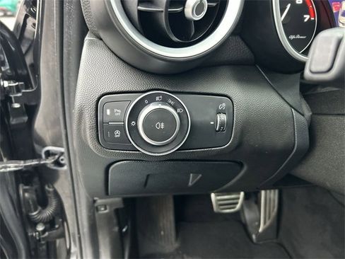 Used 2023 Alfa Romeo Giulia Veloce image 17