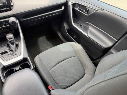 Used 2021 Toyota RAV4 LE FWD image 25