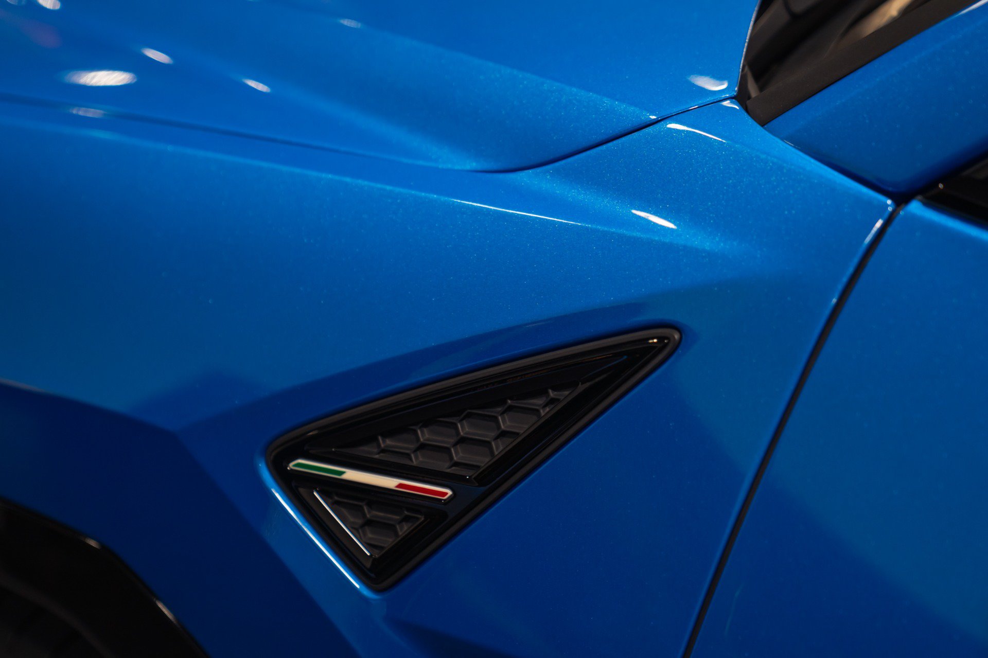 Used 2019 Lamborghini Urus AWD/4WD image 16