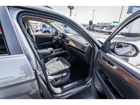 Used 2024 Volkswagen Atlas SE image 20