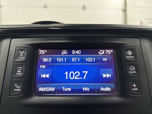 Used 2017 Chrysler Pacifica Touring-L FWD image 30