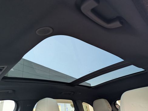 Used 2024 Jaguar F-PACE R-Dynamic S image 16