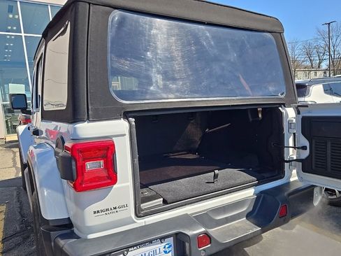 Used 2020 Jeep Wrangler Unlimited Sahara w/ Safety Group AWD/4WD image 9