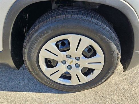 Used 2018 Chevrolet Trax LS image 16