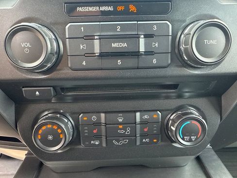 Used 2018 Ford F150 XLT w/ Equipment Group 302A Luxury AWD/4WD image 39