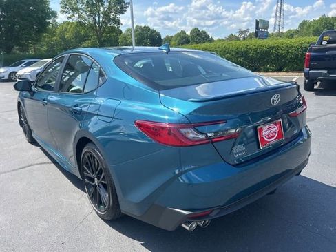 Used 2025 Toyota Camry SE w/ Convenience Package FWD image 9