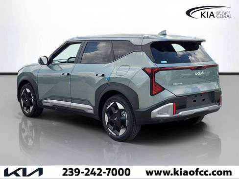 New 2027 Kia Seltos S FWD image 4