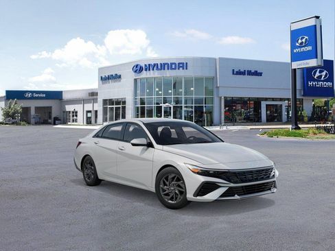 New 2026 Hyundai Elantra Blue image 2