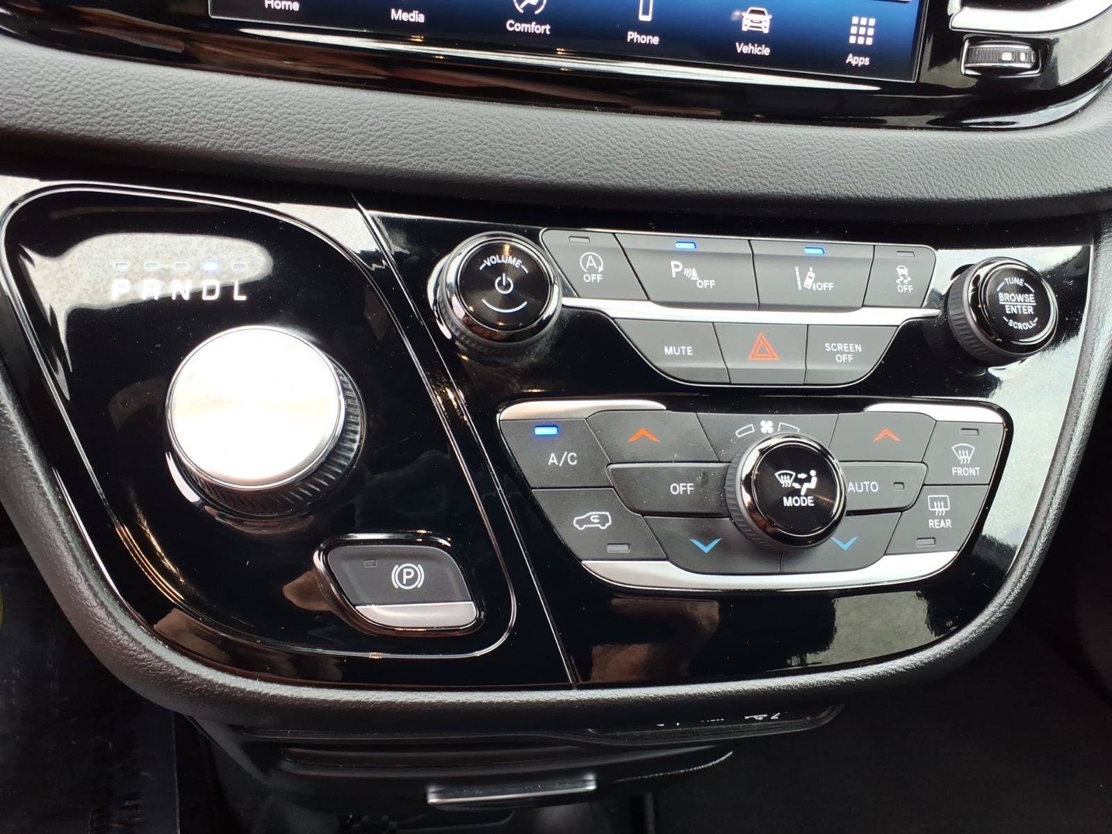 Used 2025 Chrysler Pacifica Select FWD image 17
