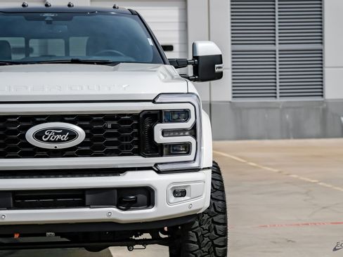 Used 2026 Ford F450 Platinum w/ FX4 Off-Road Package image 32