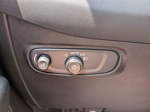Used 2024 Chevrolet Equinox LT FWD image 24