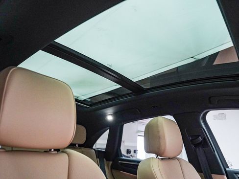 Certified 2025 Porsche Macan AWD/4WD image 20