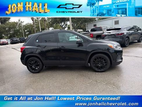 Used 2020 Chevrolet Trax LT w/ LT Convenience Package FWD image 12