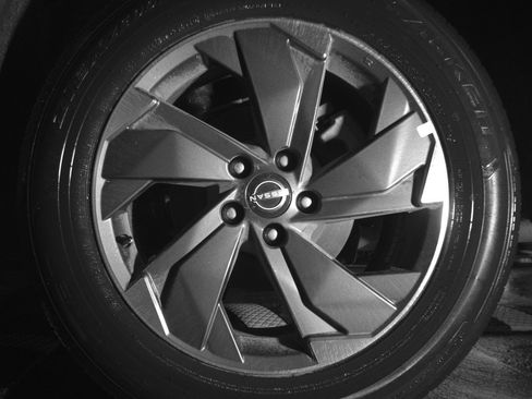 Used 2025 Nissan Rogue SV FWD image 14