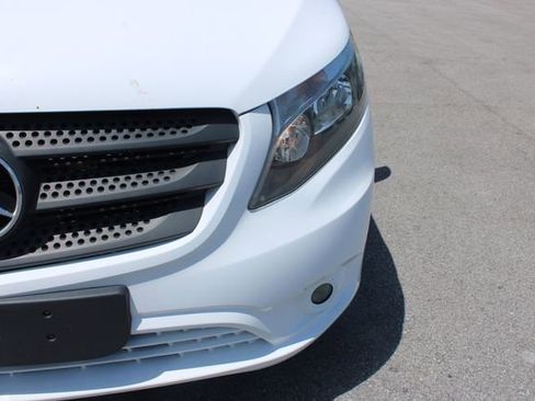Used 2017 Mercedes-Benz Metris Passenger image 38